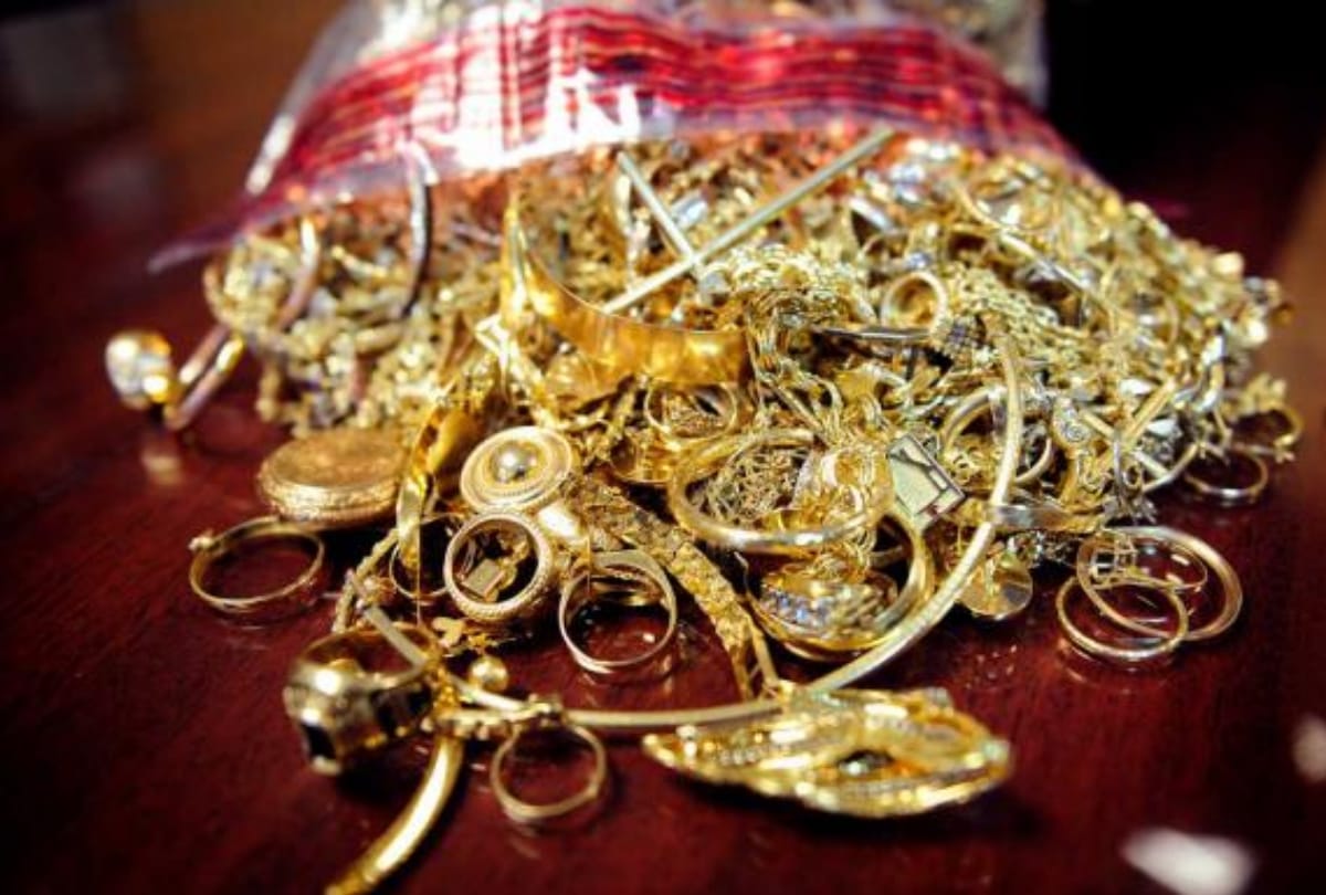 police found a bag with seven kg gold and silver jewelry