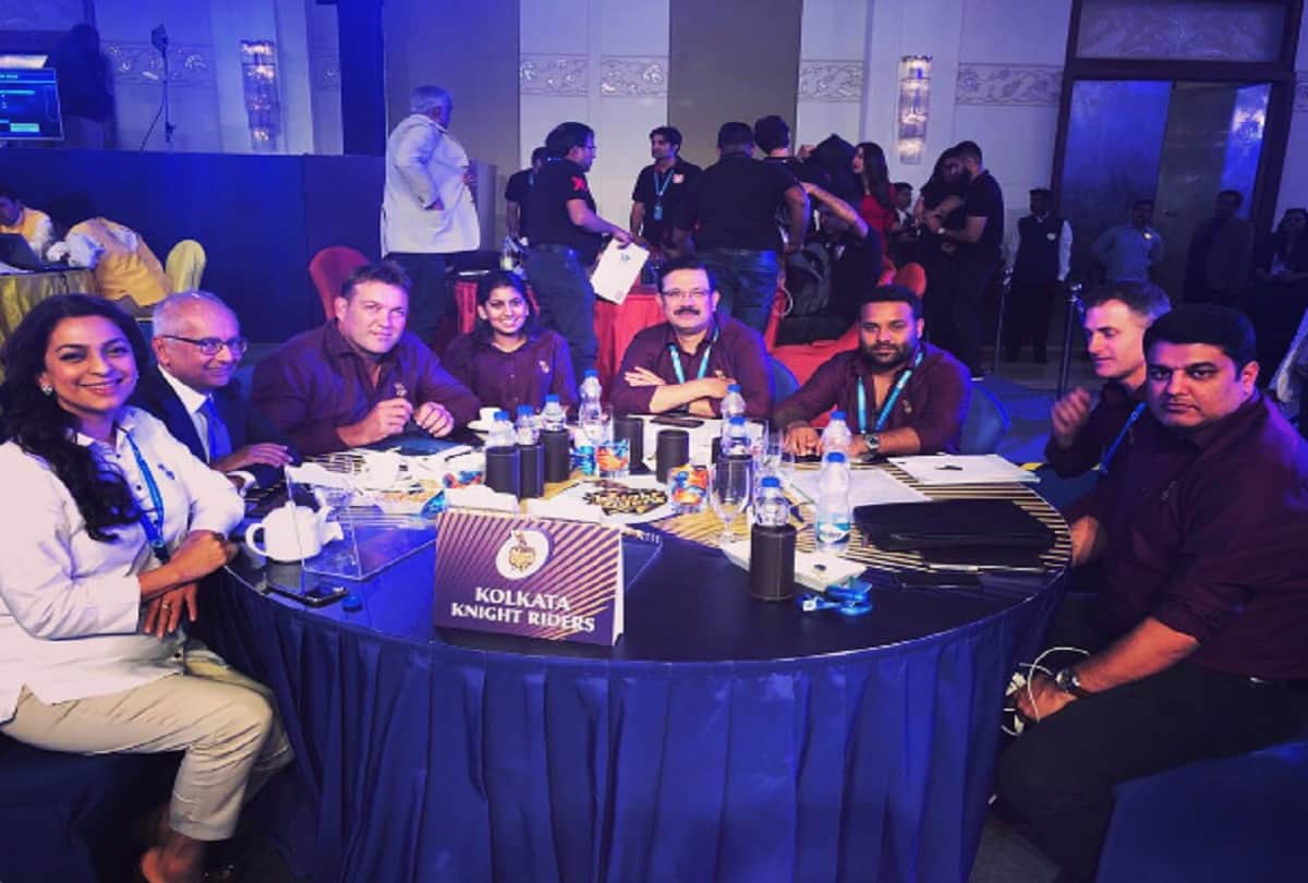 Juhi chawla 17 year old daughter Jhanvi Mehta steal the limelight in IPL 2018 auction 