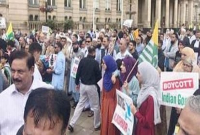India-Pak supporters clash in London over Kashmir, slogan Modi-Modi
