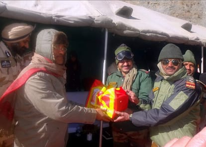 trivendra singh rawat flag hoisted on indo china border
