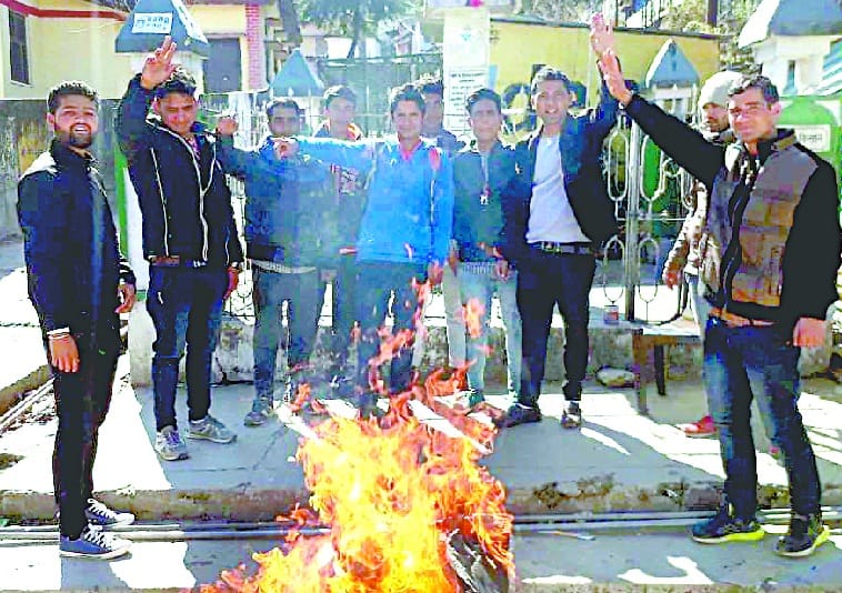 NSUI blasts state government's effigy