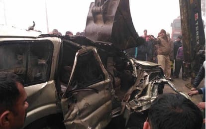 Seven dies including two policemen in road accident at Aligarh