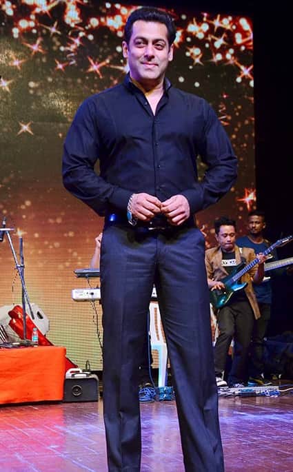 international customs day shah rukh khan ranveer singh salman khan perform