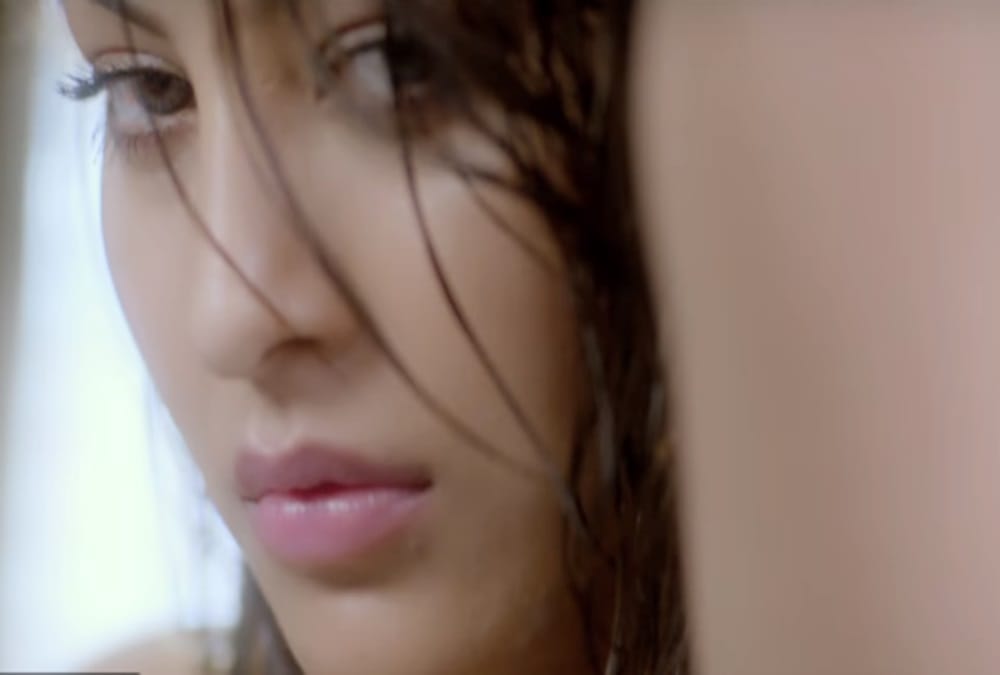 urvashi rautela bold and hot look in hate story 4 movie