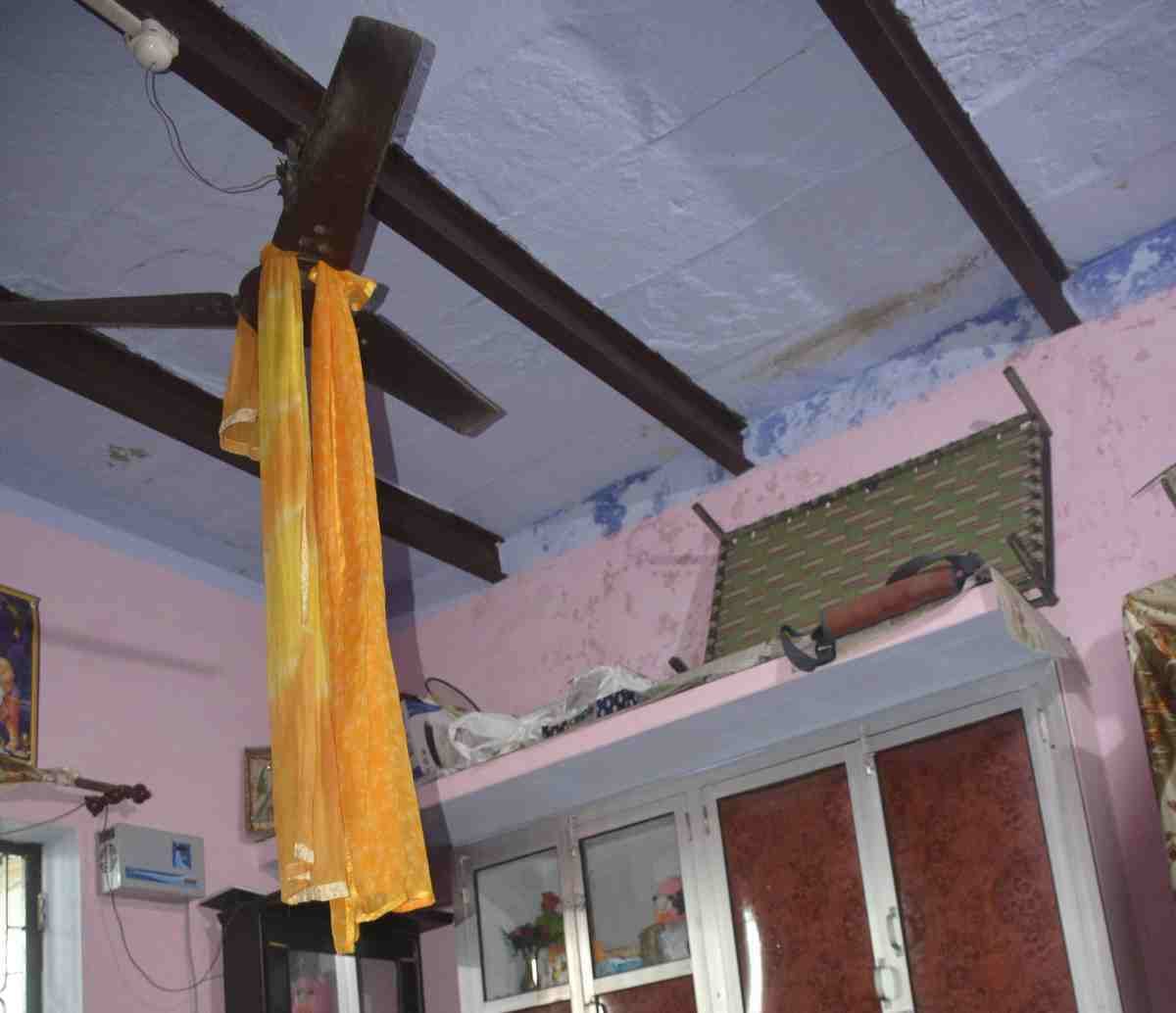 Mother and her son hanged in varanasi