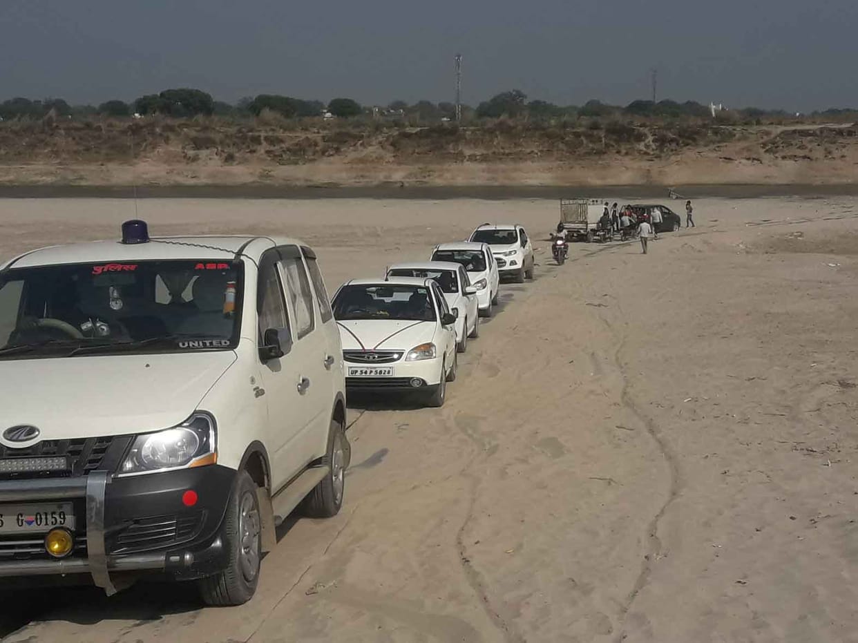 स्कूल बस से कुचल कर बुर्जुग की मौत, हाईवे पर लगाया जाम