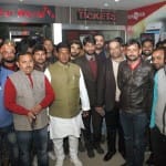 क्षत्रिय महासभा के पदाधिकारियों के साथ फिल्म पदमावत देखने जाते एसडीएम कोल