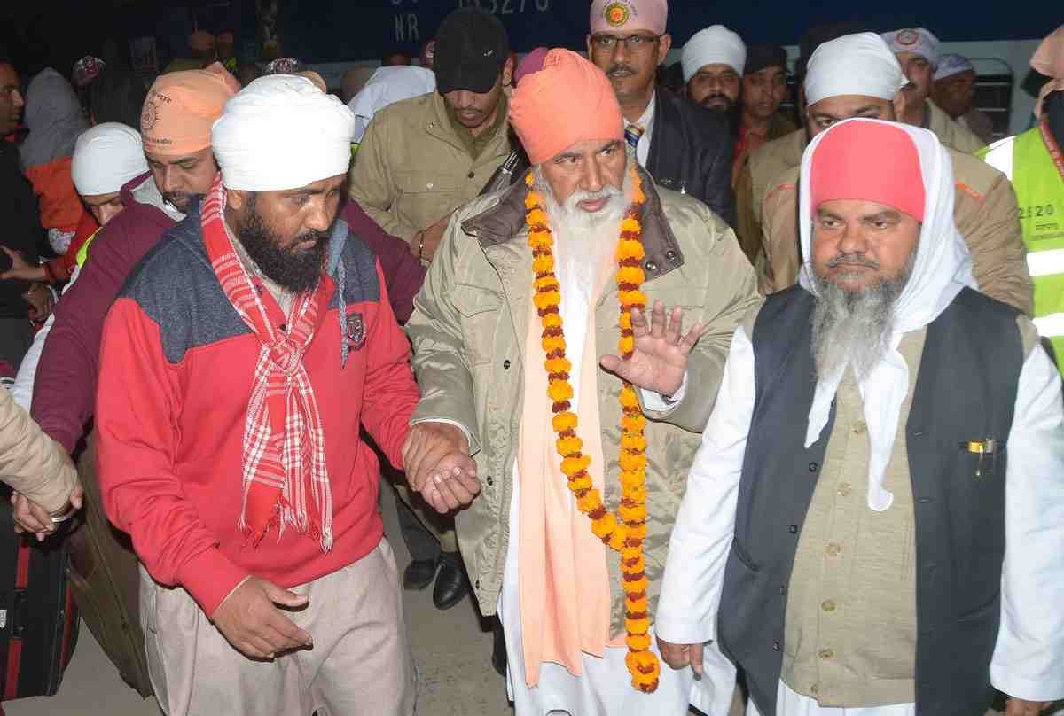 Guru Ravidas Jayanti: Two throne on stage on ravidas jayanti in varanasi
