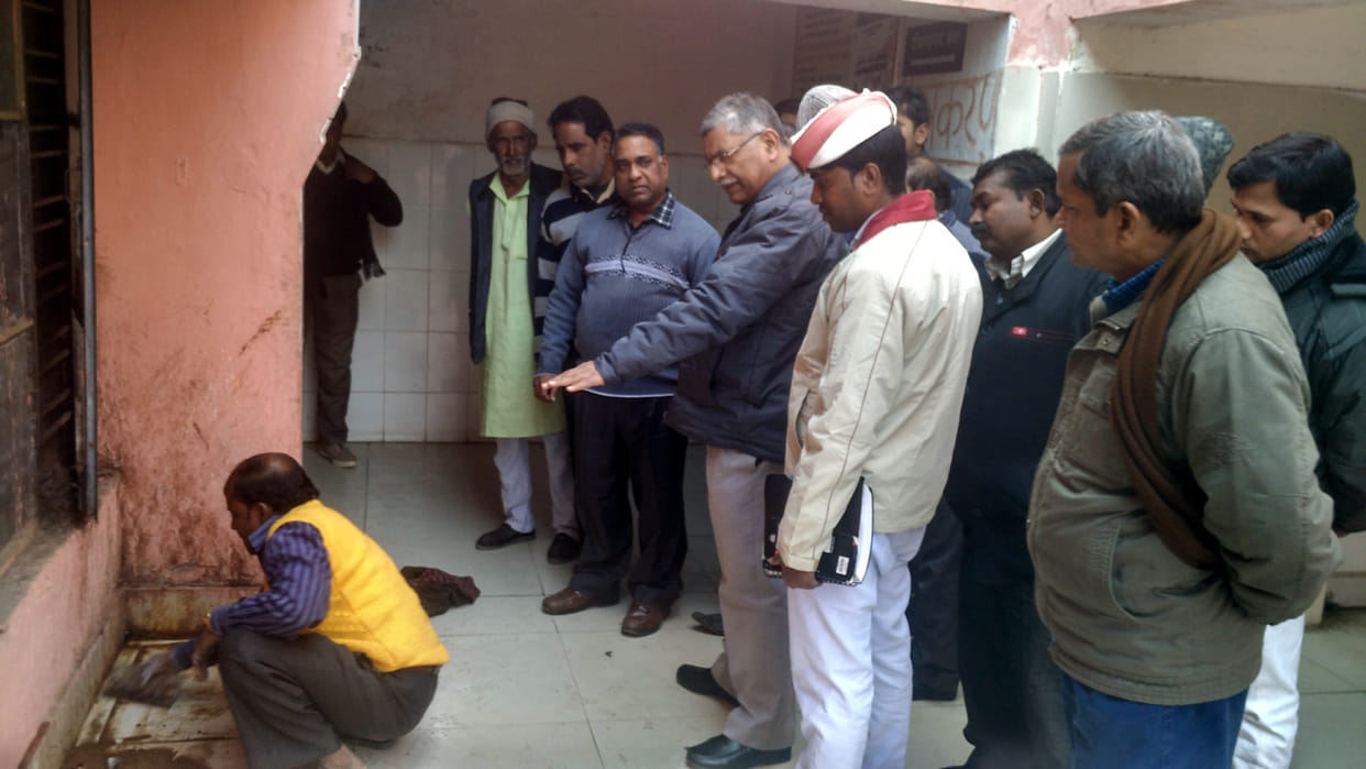 सीएचसी का सीएमओ ने किया औचक निरीक्षण