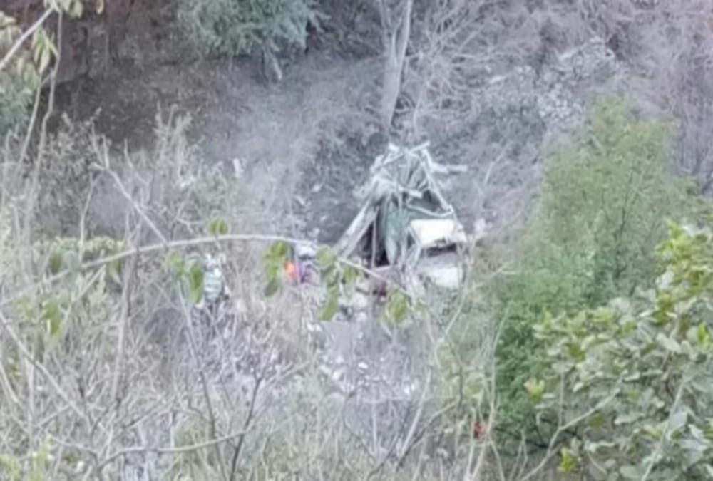 Truck accident in tehri three people killed