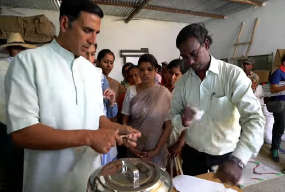 Padman Saale Sapne song making video out Akshay Kumar learns how to make sanitary pads 