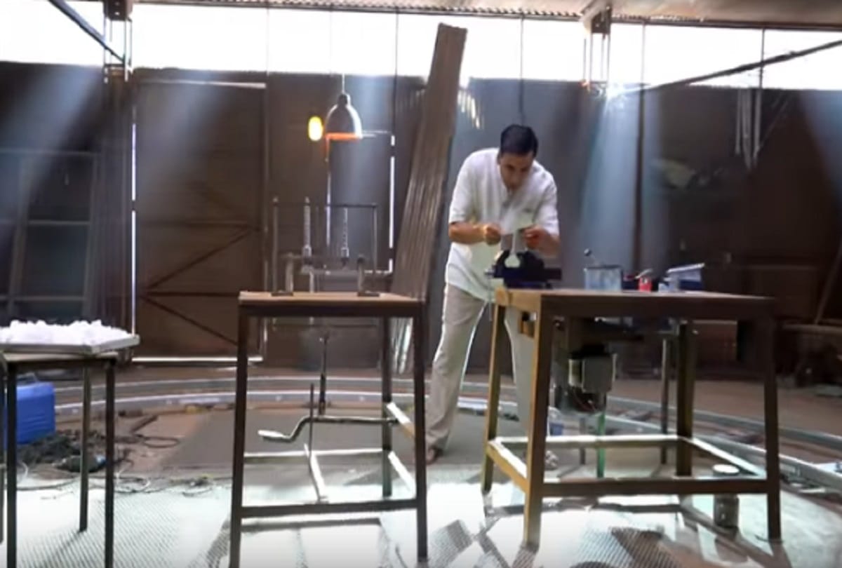 Padman Saale Sapne song making video out Akshay Kumar learns how to make sanitary pads 