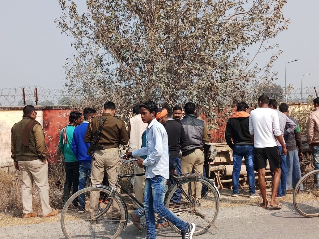 bus accident near babatpur airport boundary passangers injured