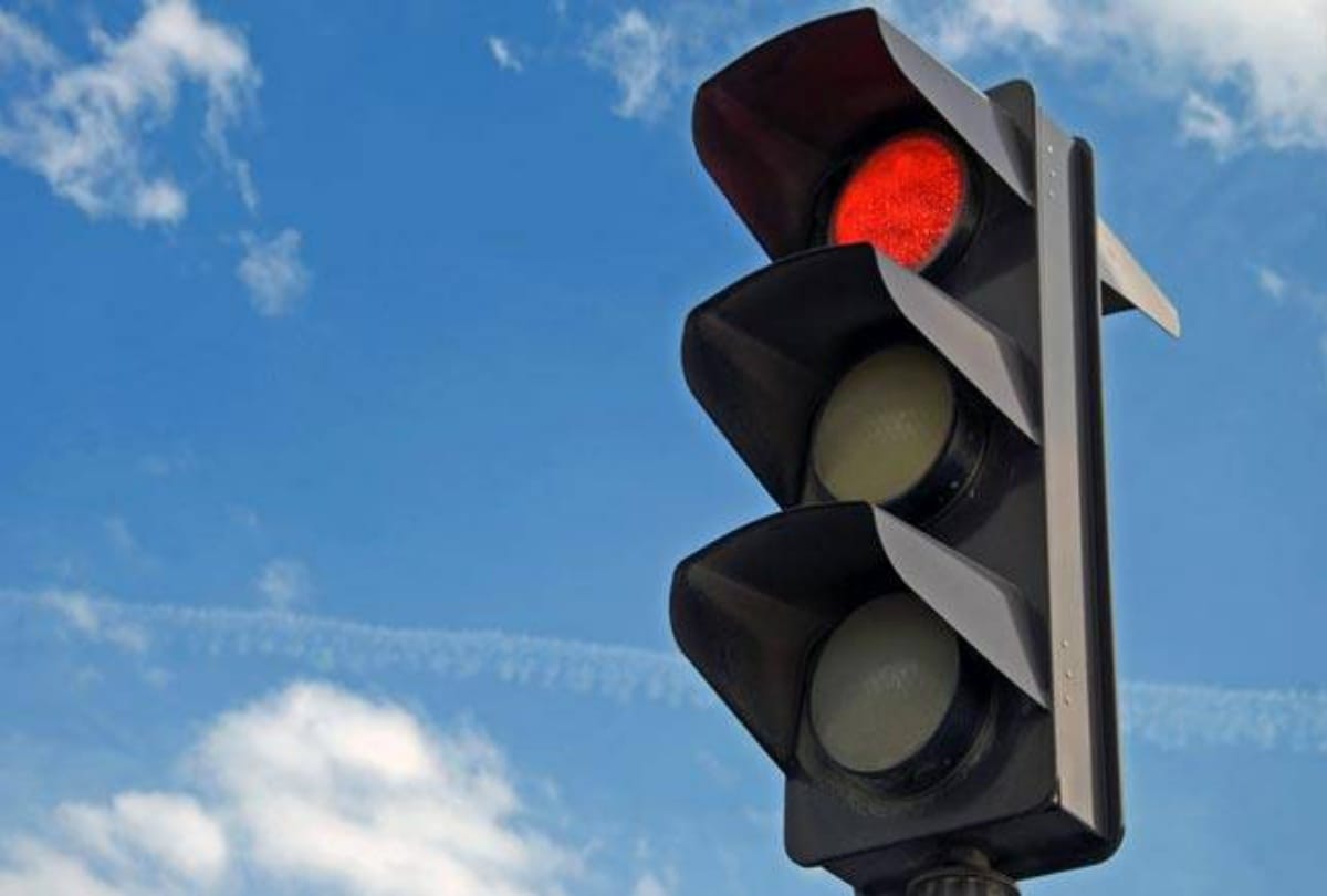 if u open car's window during red light, u have to pay 1000 rupees fine
