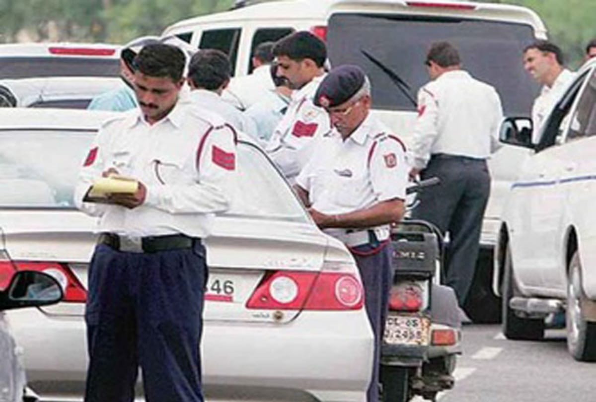 if u open car's window during red light, u have to pay 1000 rupees fine