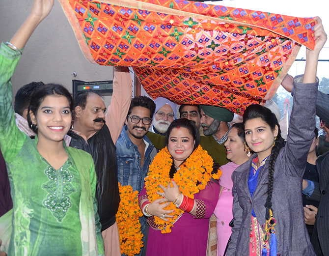 comedian bharti singh cried on warm welcome at amritsar