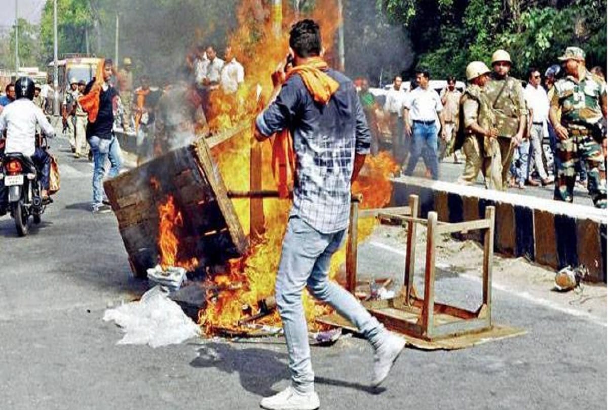 FIR registered against a man for posting messages in a WhatsApp group to incite violence in MP