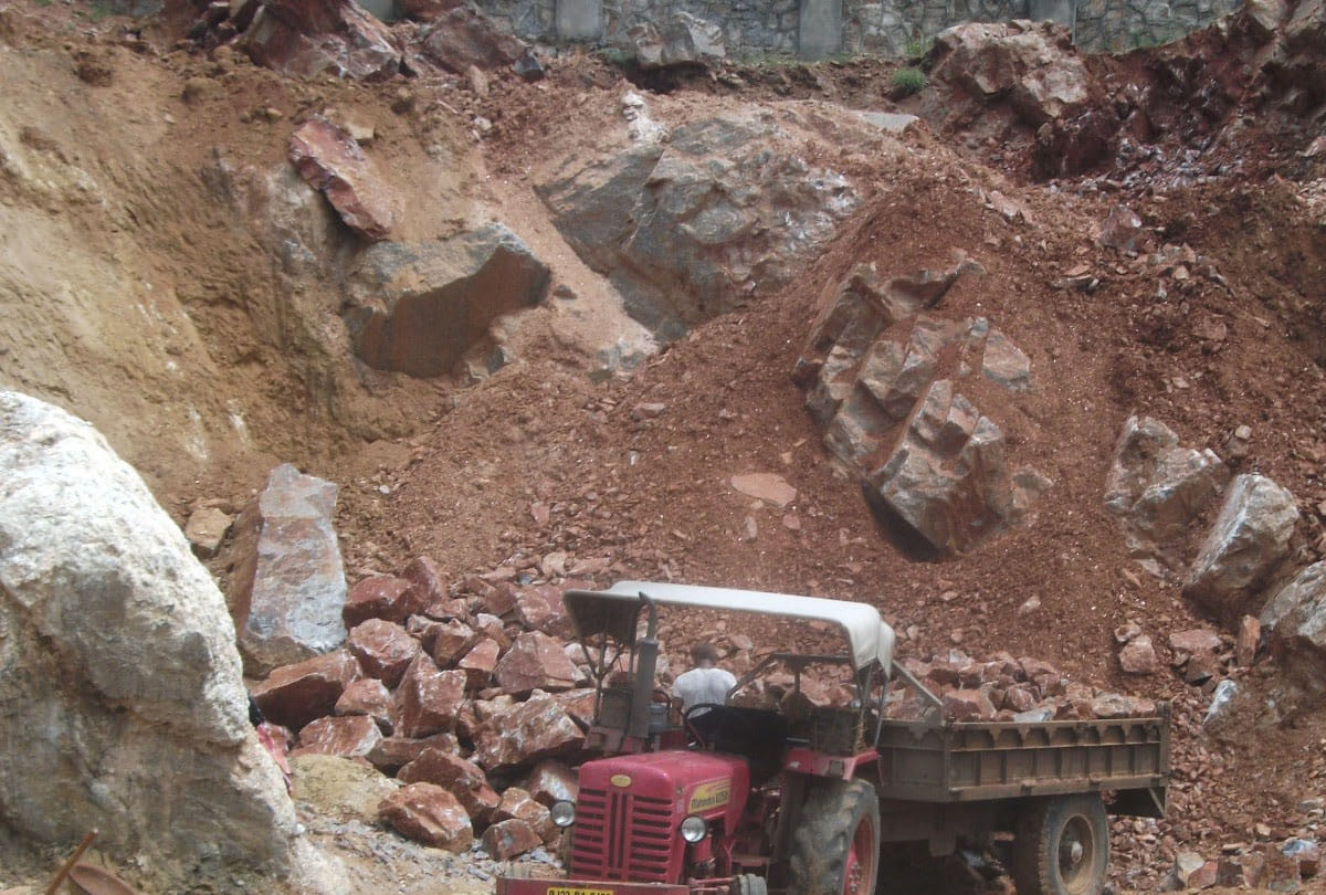 illegal mining of mountains in mahoba uttarpradesh