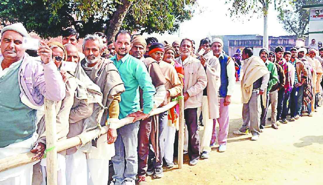 Raipur ahead in the polls, behind the hand