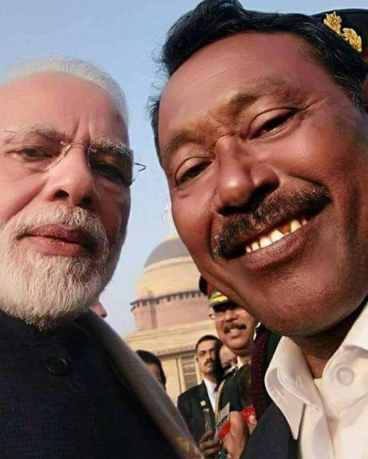 PM narendra modi taught padma shri Karimul Haque how to take selfie