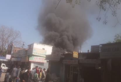 rajasthan jaipur fire broke out at govind dev ji temple- firetenders took control late night 