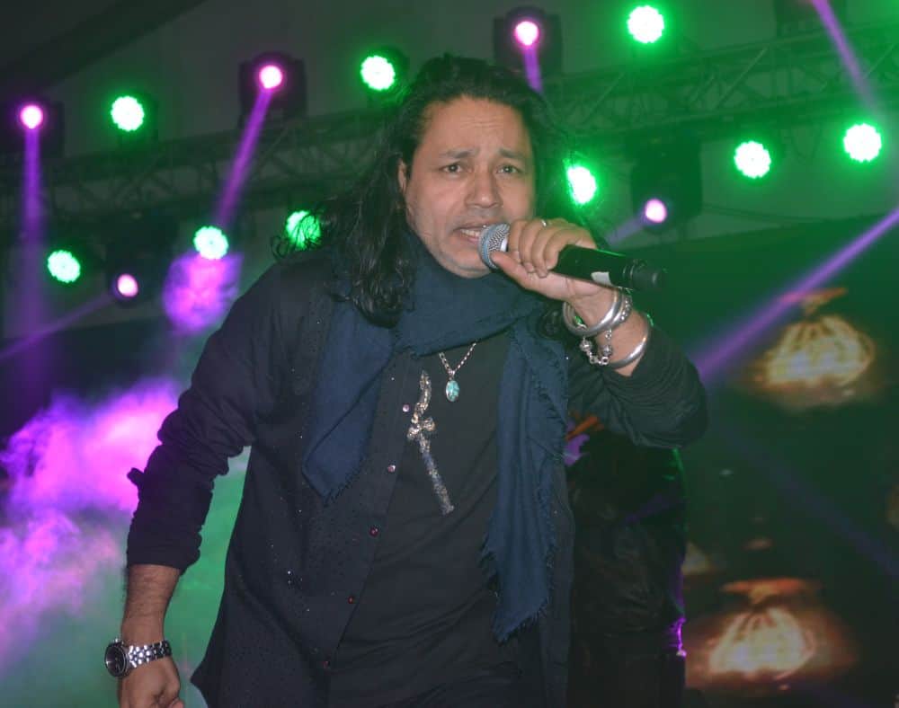 kailash kher to donate 10 lack rupees help for martyr in pulawama attack