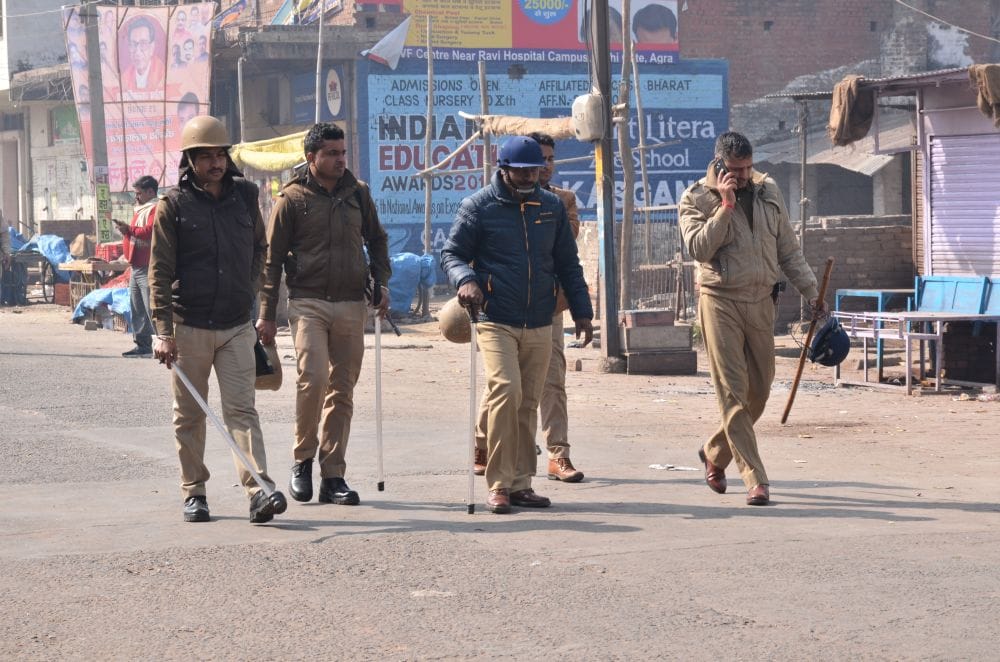 shoppers do not open shops in kasganj 