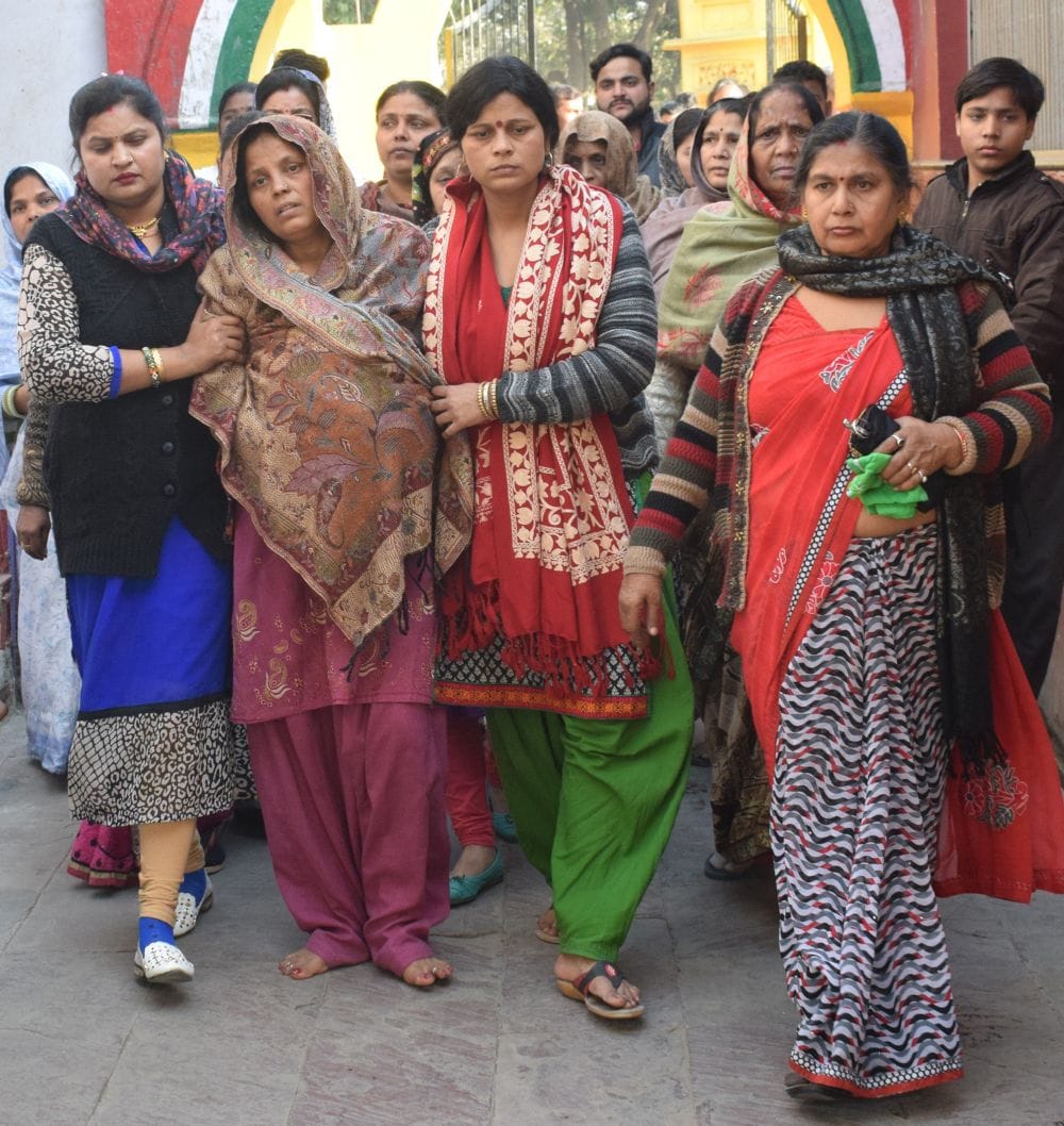 financial aid given to victim of kasganj riots  