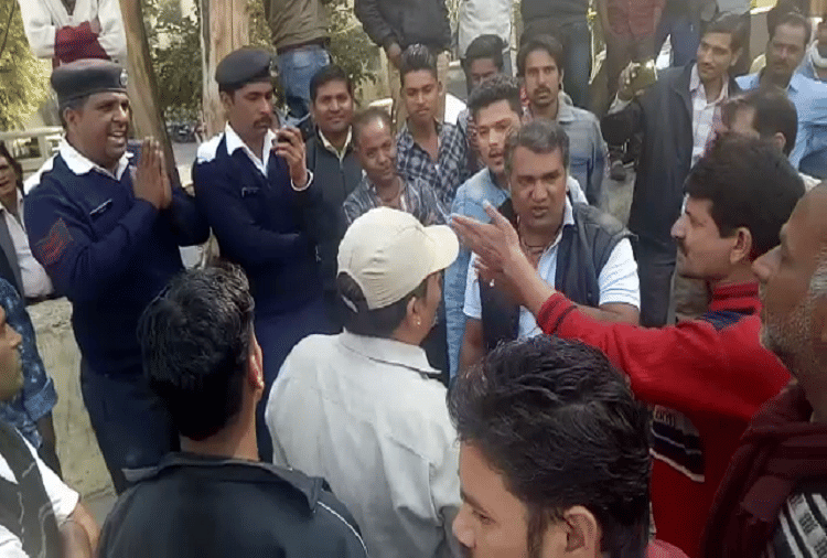 rajasthan kota bjp workers jammed road after a policeman imposed fine on not wearing helmet 