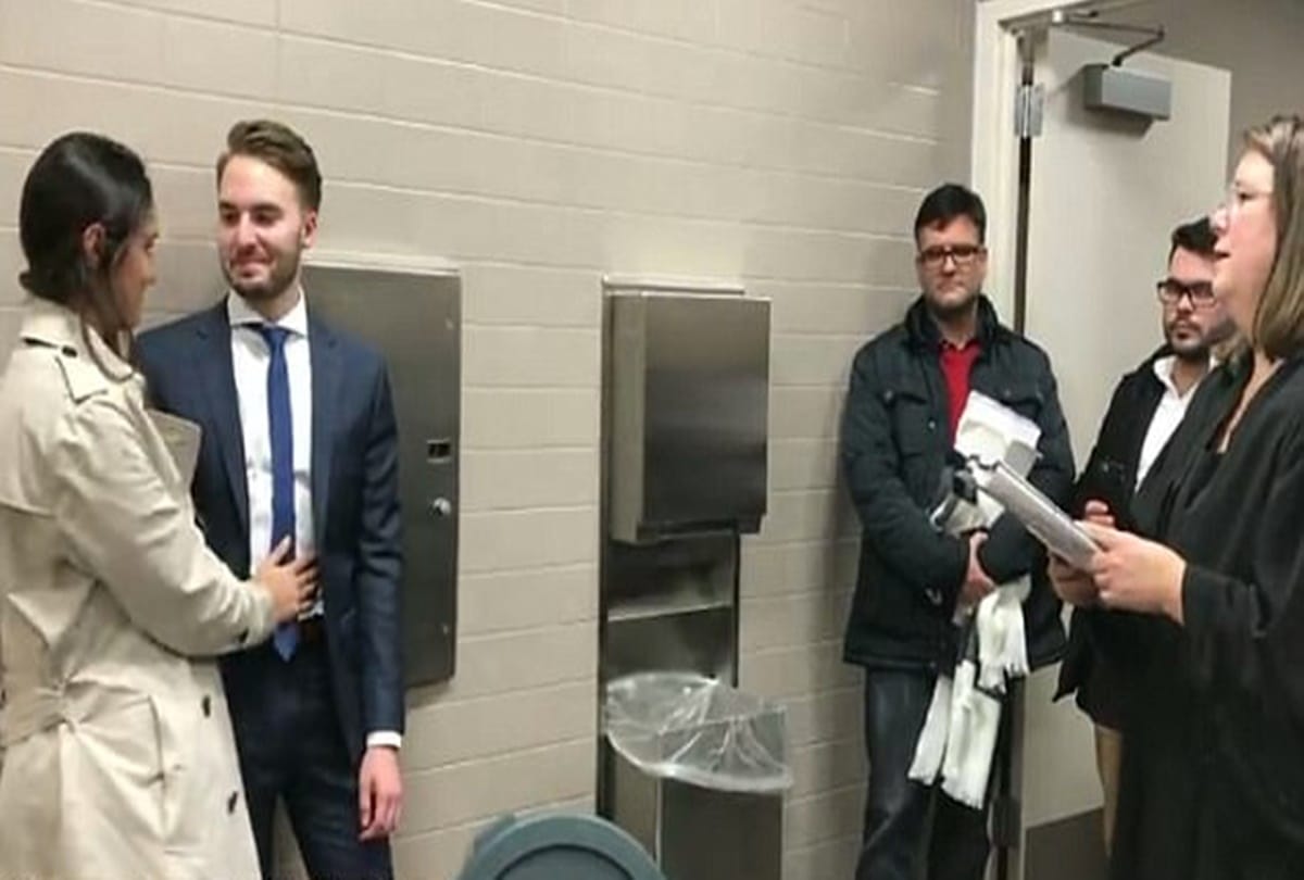 New Jersey couple get married in courthouse toilet