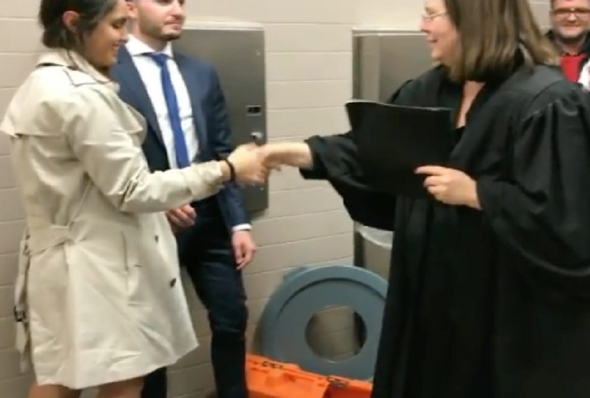New Jersey couple get married in courthouse toilet