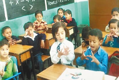 hope torch: nisha sharma of Himachal started school in cowshed