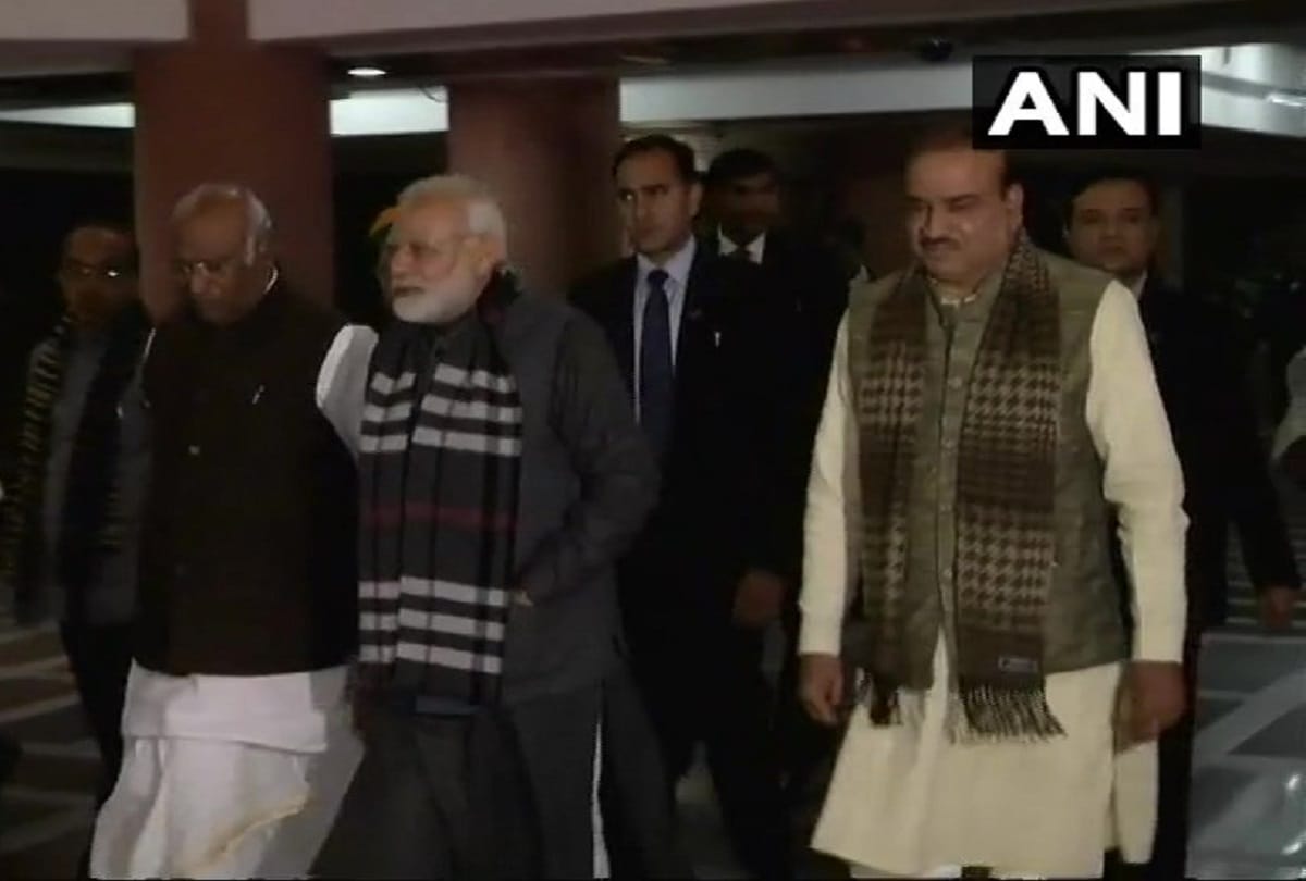 Budget session: When smiling after Sumitra's dinner, PM Modi and mallikarjun kharge