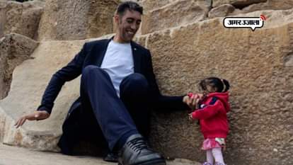 The world's longest man and youngest woman appeared in the same frame