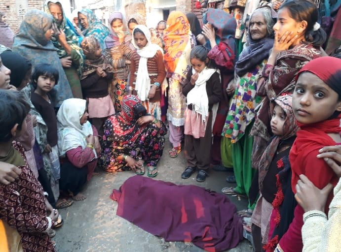 Road jam on the death of the child