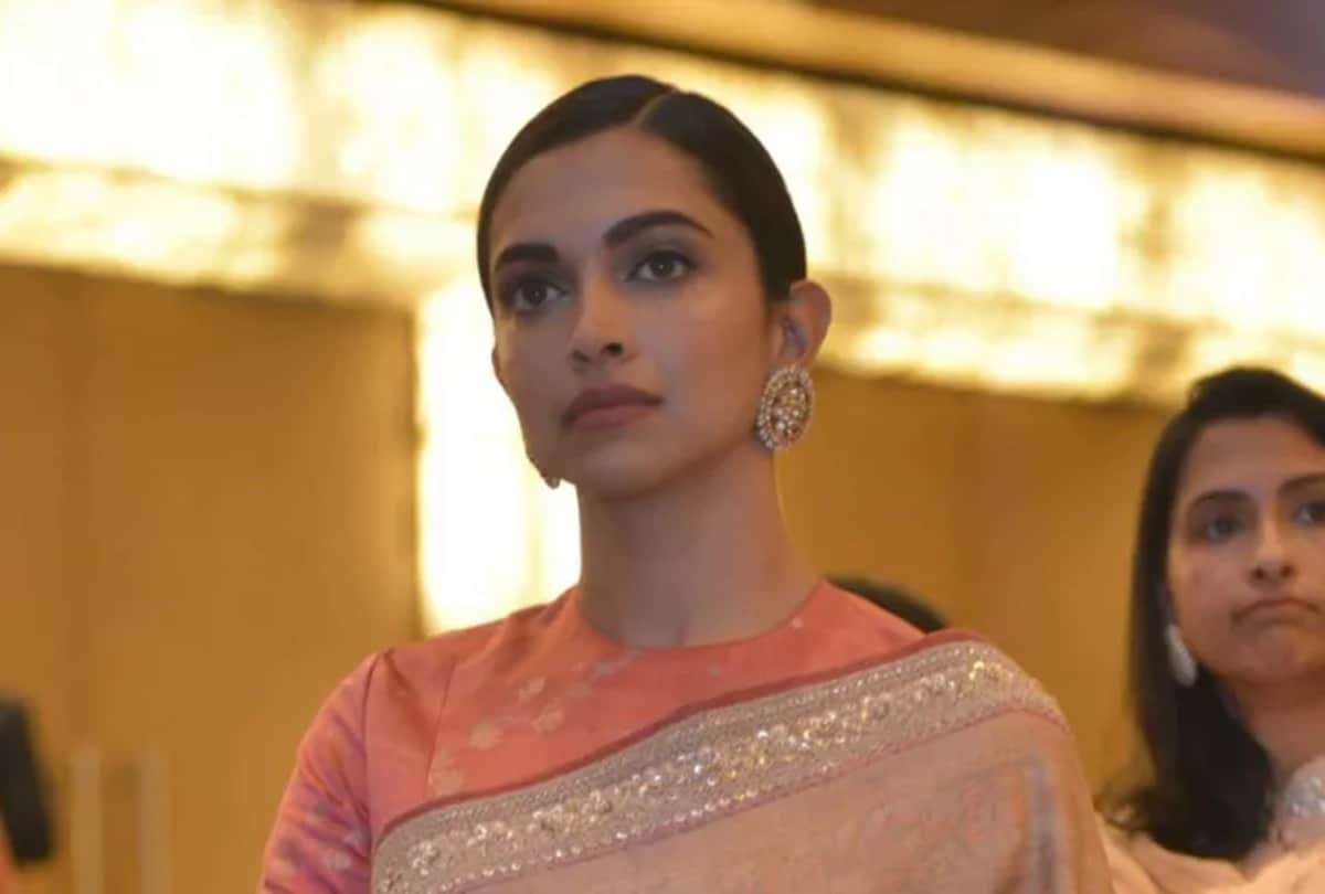 Deepika padukone gets emotional during prakash padukone receives lifetime achievement award 