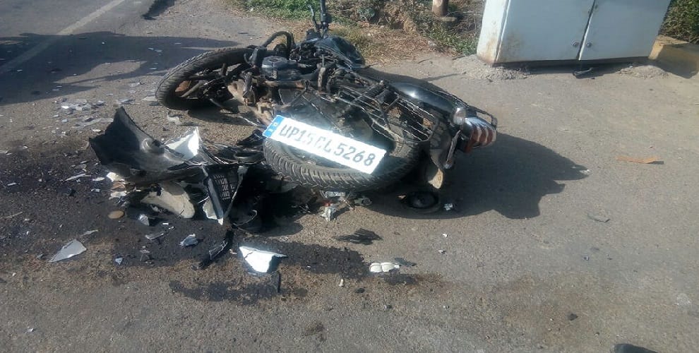 UP : two people dead in a road accident, many injured