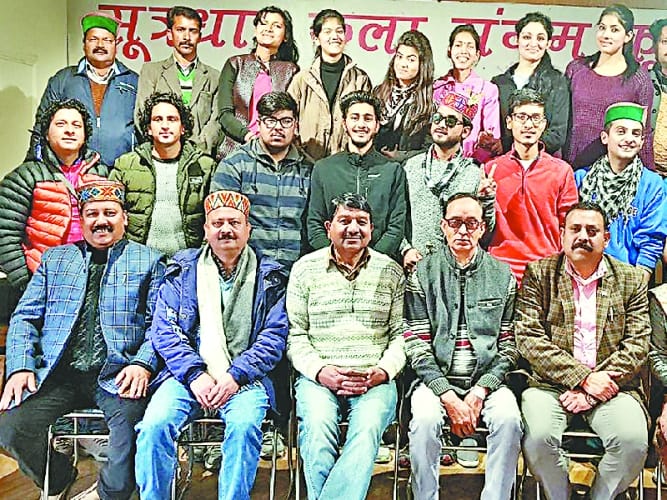 भारत पर्व में भ्ााग लेने सूत्रधार कला संगम का दल दिल्ली रवाना