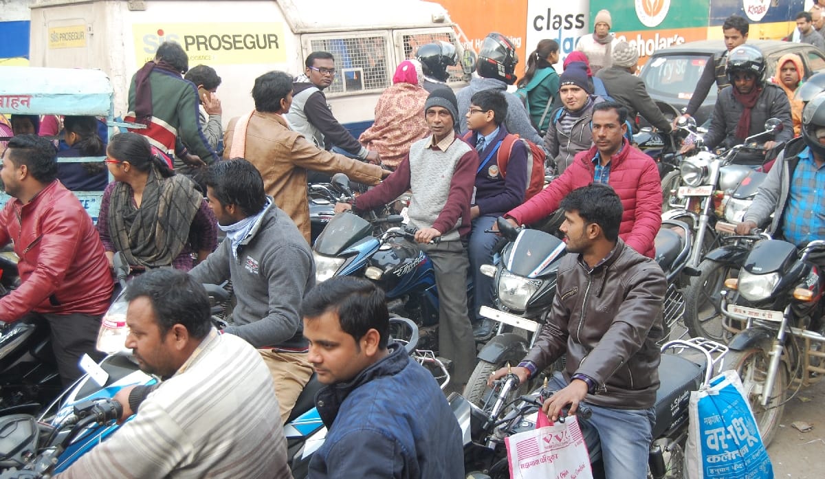 राघवनगर में लगा लंबा जाम, घंटो फंसे रहे लोग