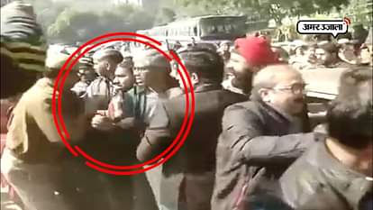 AAM ADMI PARTY PROTEST OUTSIDE PARLIAMENT, POLICE THREAT AAP WORKERS IN DELHI
