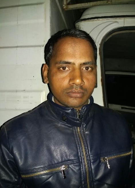 सेल्समैन को तमंचा सटाकर 43 हजार लूटे