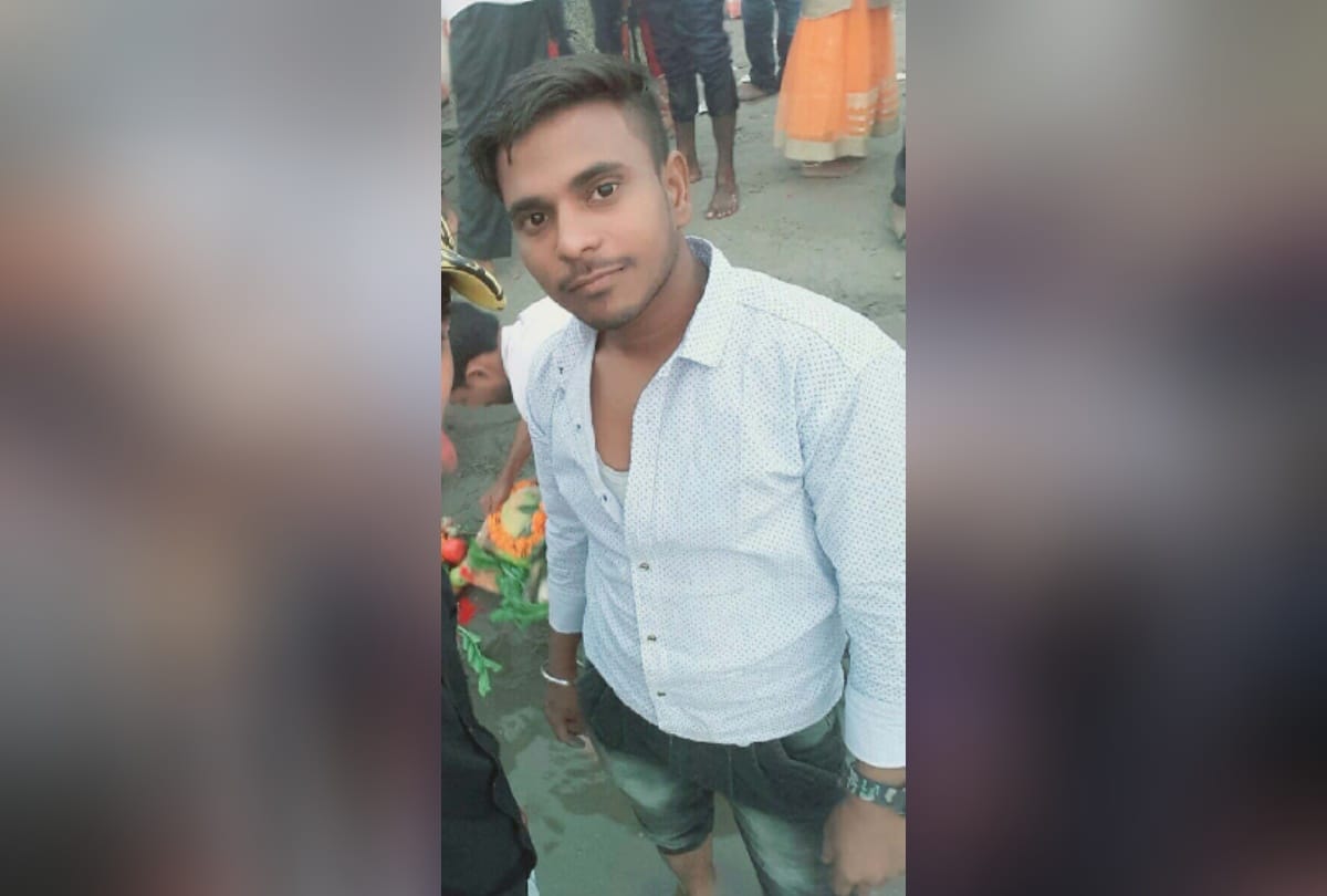 man committed suicide by putting his head outside the window of canter