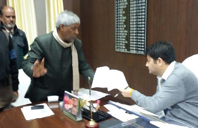 Sugar mill former workers meet DM