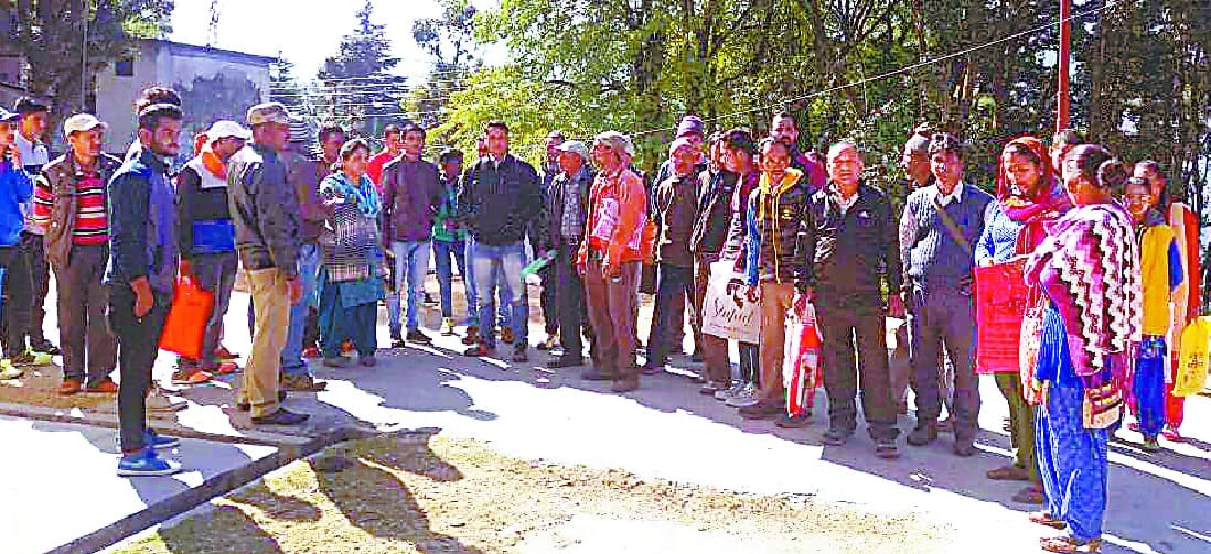 Hundreds of people reached tehsil for certificate