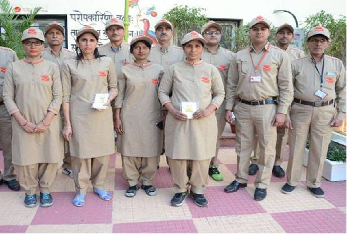 New uniform designed by NIFT for postman in India