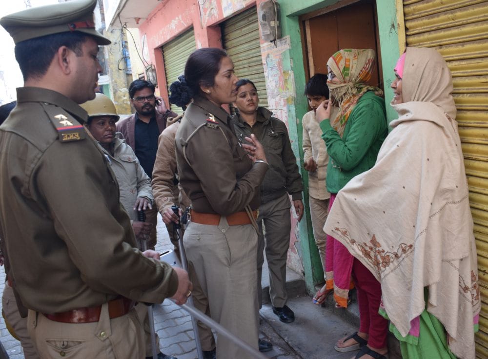 police continuously giving combing in kasganj 