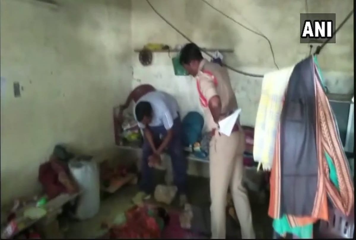 a hyderabad BTech graduate girl Body found dead in bag