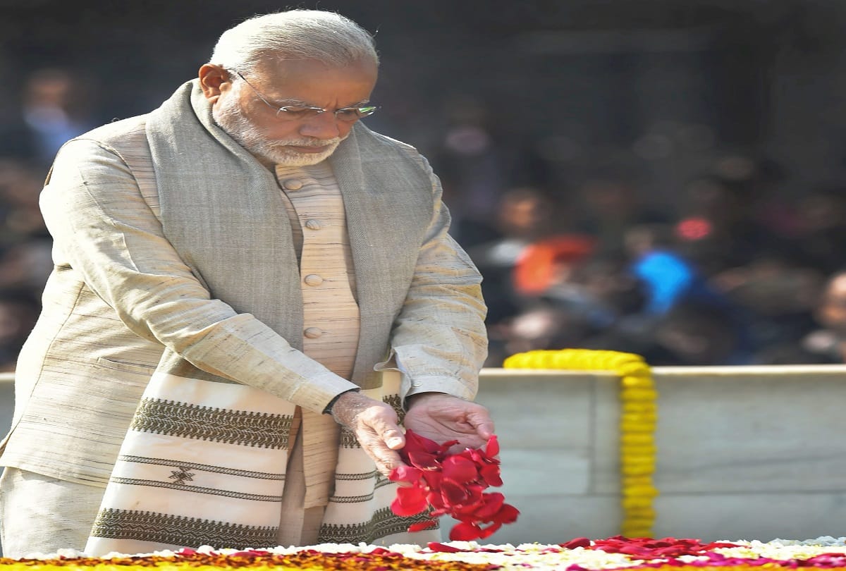 Mahatma Gandhi 70th Death Anniversary: PM Modi Rahul Gandhi and Sonia Gandhi Tribute him