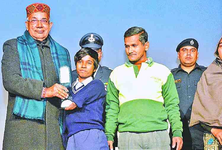 brave daughter of indian, handicapped girl rehnuma success story
