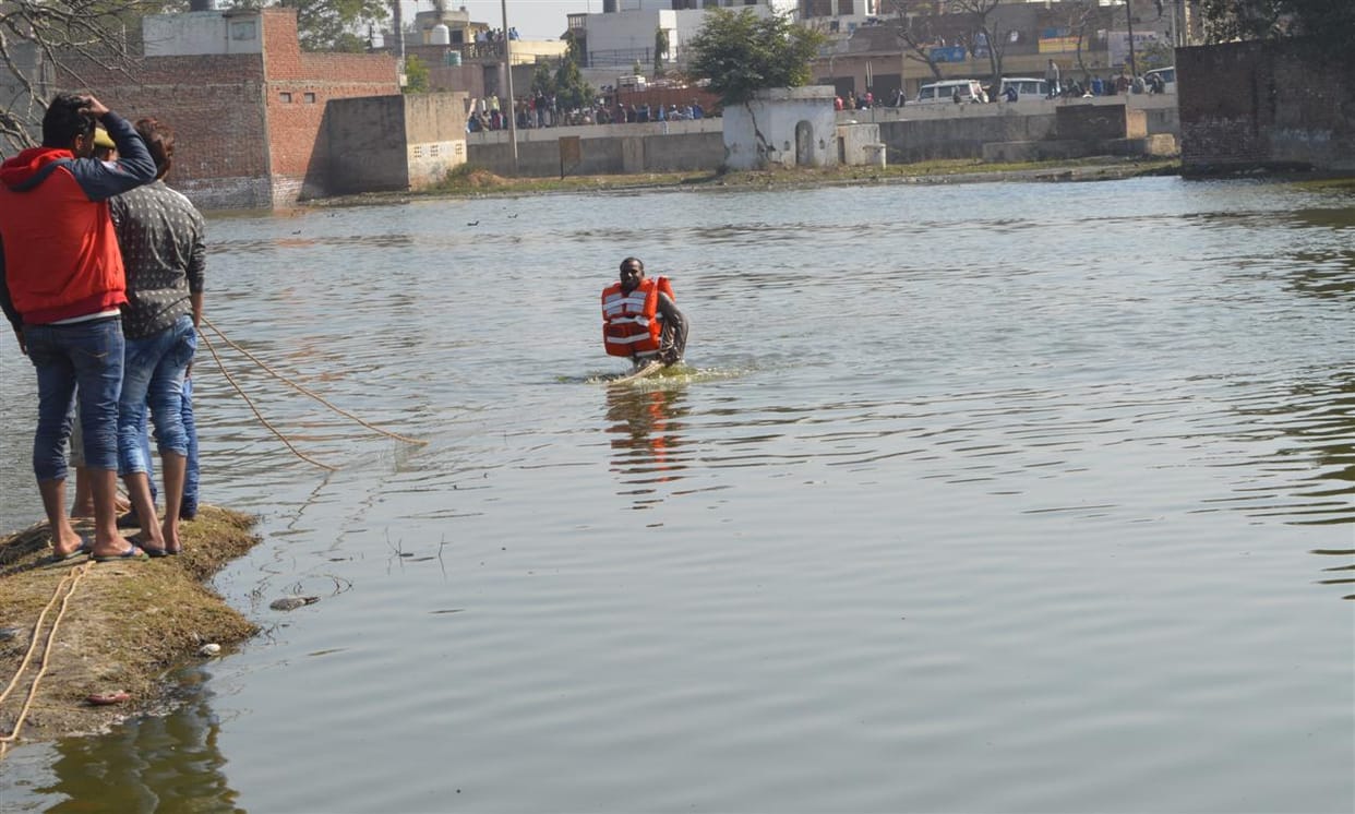  Threat of teenage drowning, imposed jam